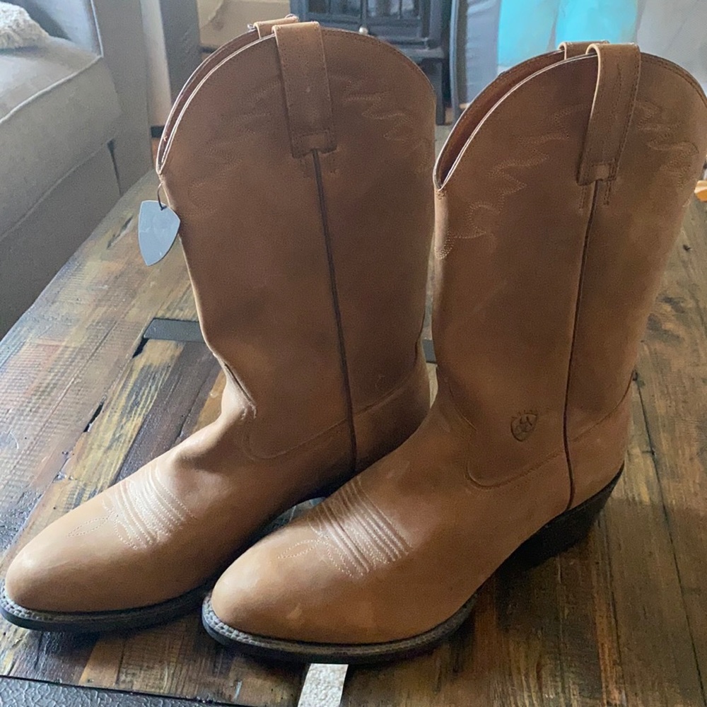 NWT Men’s size 11 Ariat Boot
